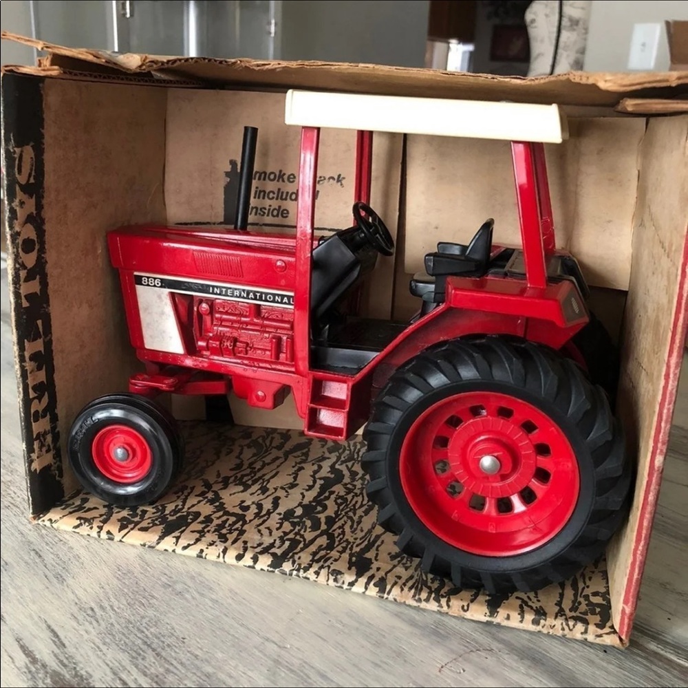 🎉HP🎉Vintage ERTL Toys 886 Tractor w/Safety Frame